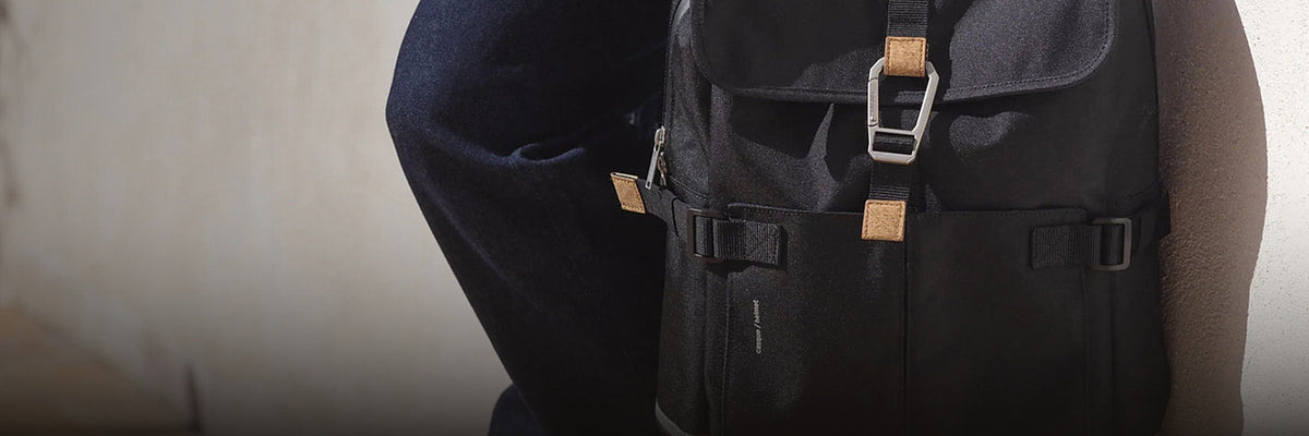 Sac à dos Faguo Commuter noir porté par un cycliste urbain