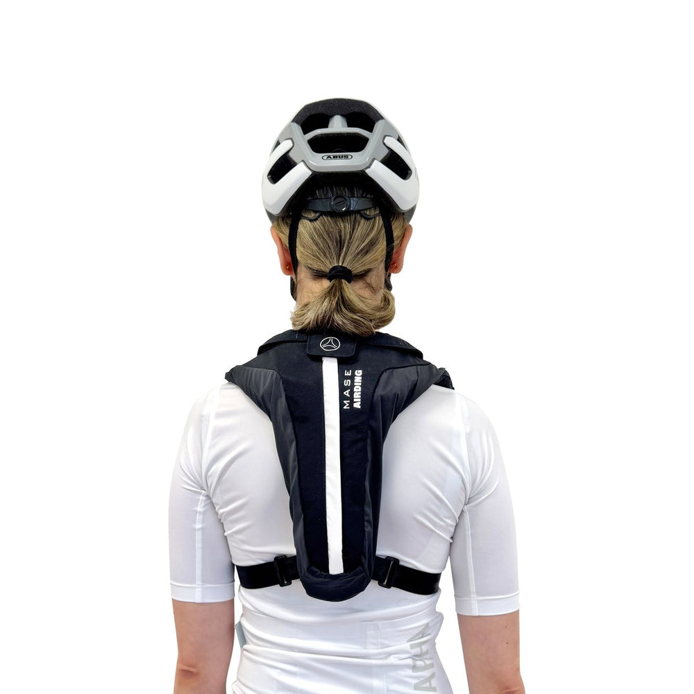 Airbag vélo MASE Airding Compact AirRide de dos, version femme