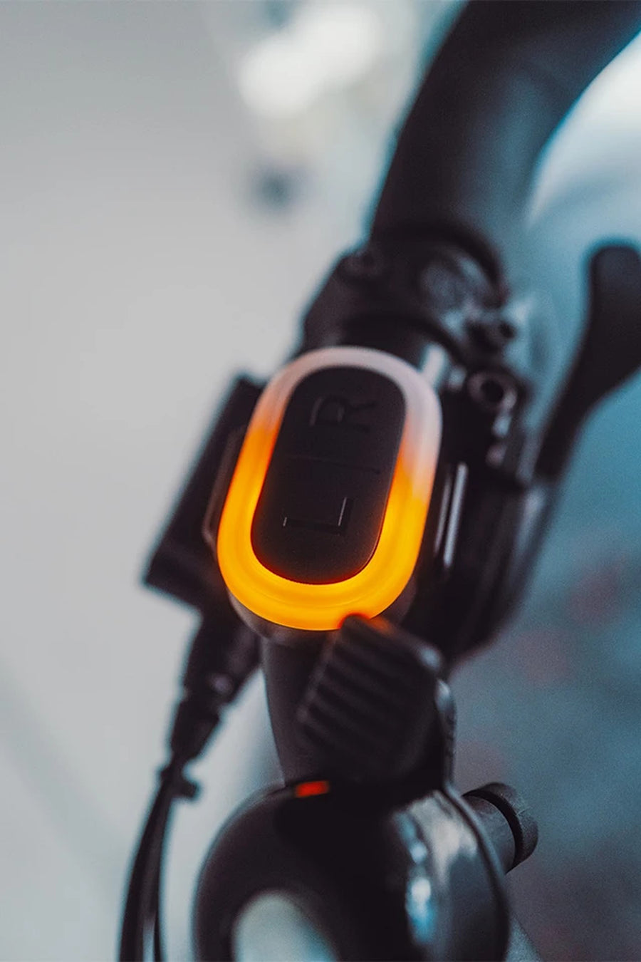 Casque vélo Abus HYP-E porté en ville, visibilité et sécurité