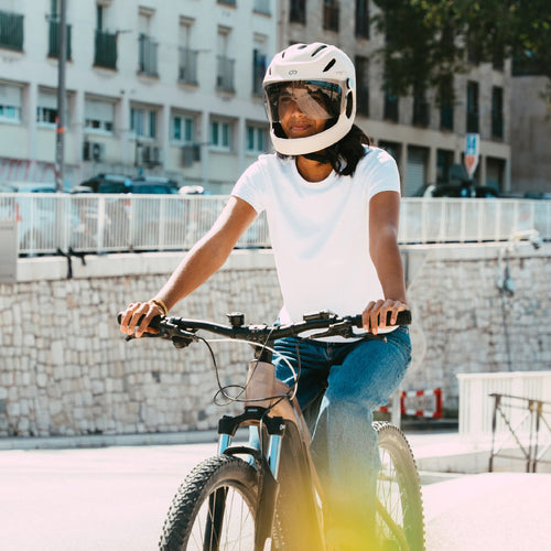 Casque vélo intégral Virgo Integral Virgomove porté à vélo en ville