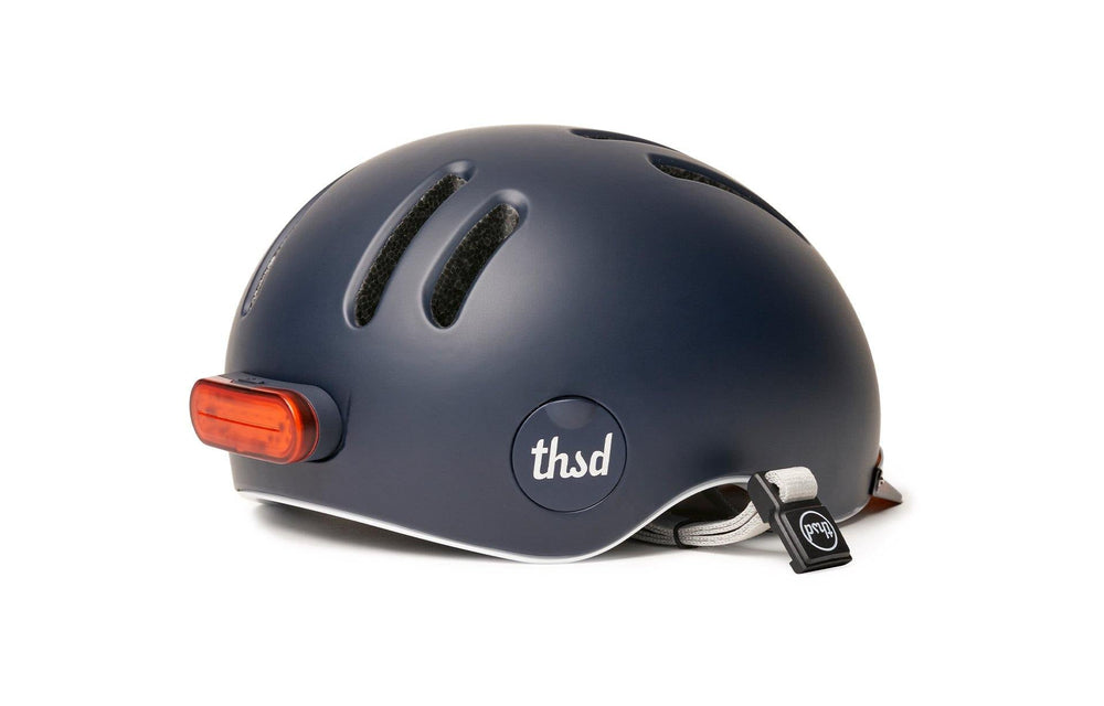 Casque Vélo Thousand Chapter Club Navy Vue de 3/4 Arrière avec lumière aimantée éteinte
