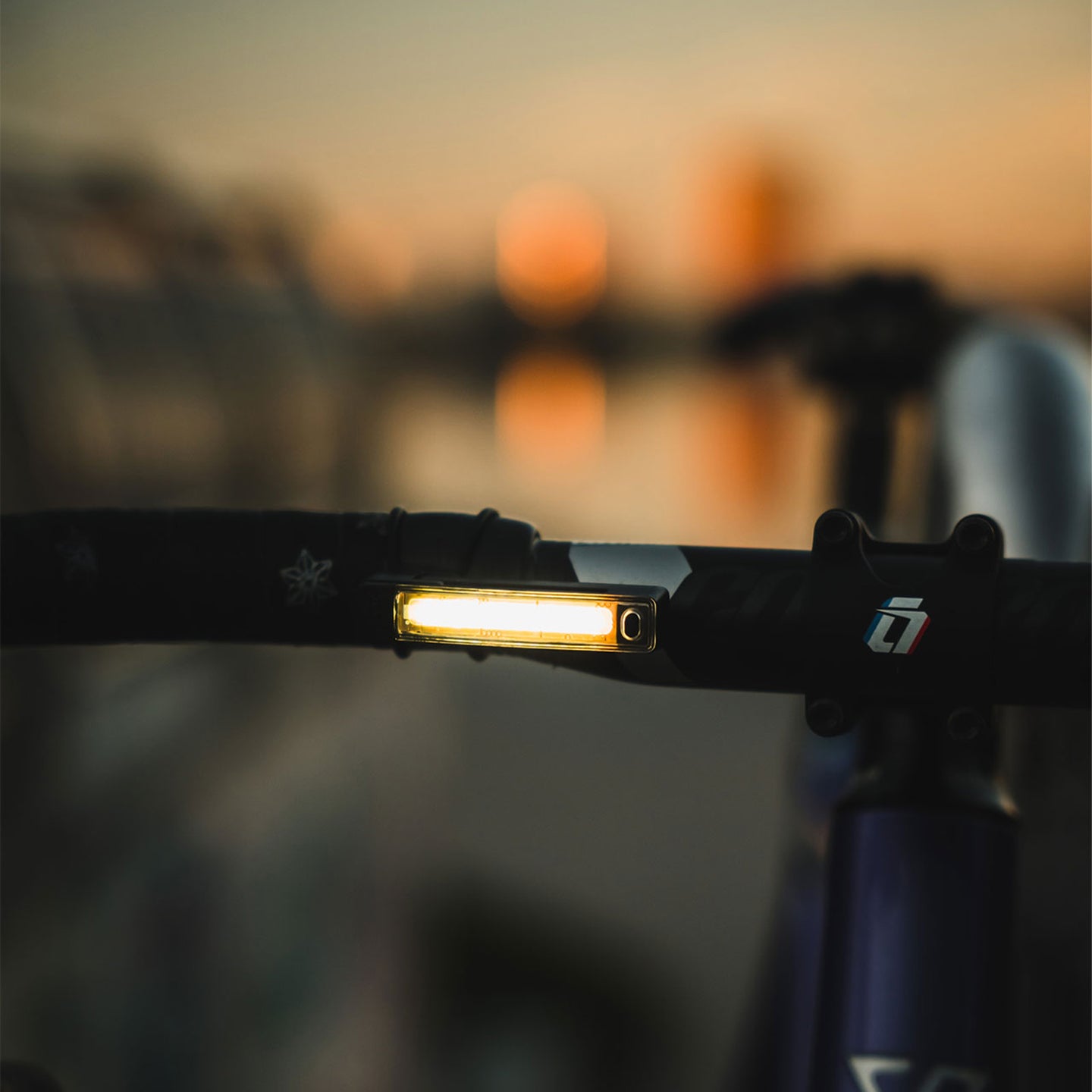 fahrradbeleuchtung knog Knog Plus Frontlicht – 40 Lumen, per USB wiederaufladbar für Sicherheit in der Stadt