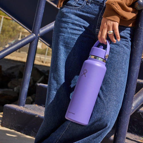 Gourde isotherme Hydro Flask Wide Mouth Flex Cap portée au quotidien