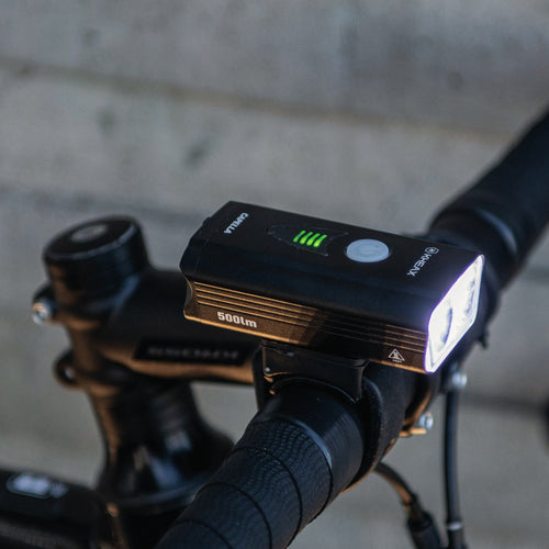 Feu avant KHEAX Capella 500 du pack éclairage monté sur un vélo