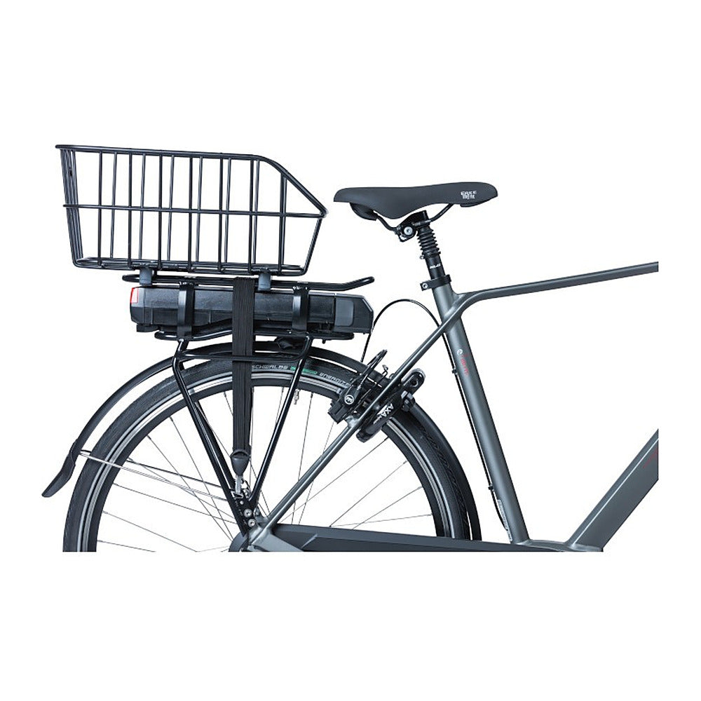 Panier arrière vélo Basil Cento Alu WSL 22 L coloris Noir – vue trois quarts