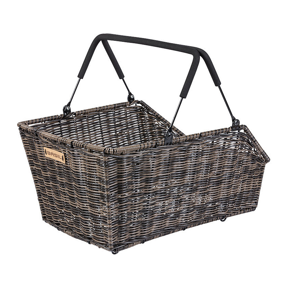 Panier arrière vélo Basil Cento Rattan Look MIK 22 L coloris Nature Brown – vue trois quarts