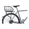 Panier arrière vélo Basil Portland MIK 25 L coloris Noir mat – monte sur un velo de ville
