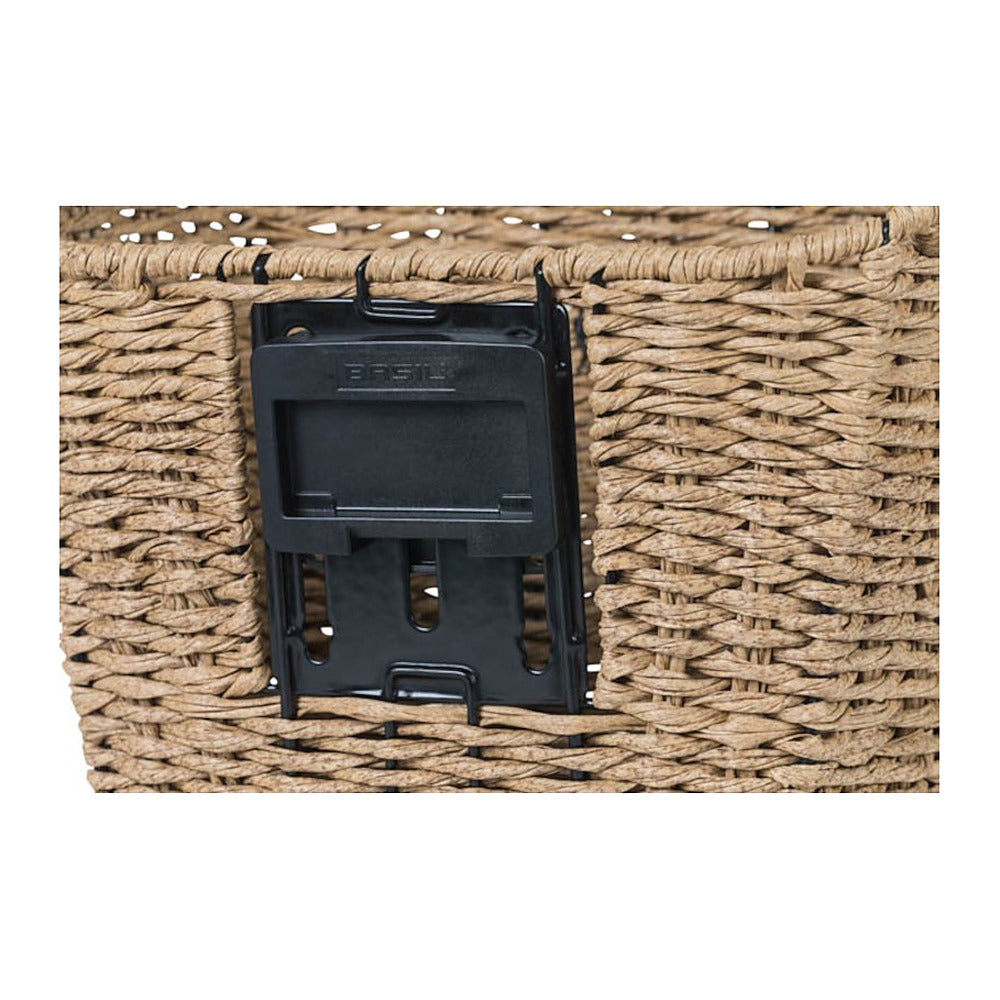 Panier avant vélo Basil Bremen Rattan Look KF 27 L coloris Seagrass – detail de la plaque KF
