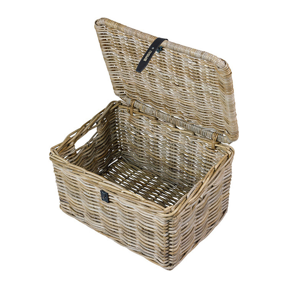 Panier avant vélo Basil Dax L rotin avec couvercle coloris Gris – couvercle ouvert sur l interieur