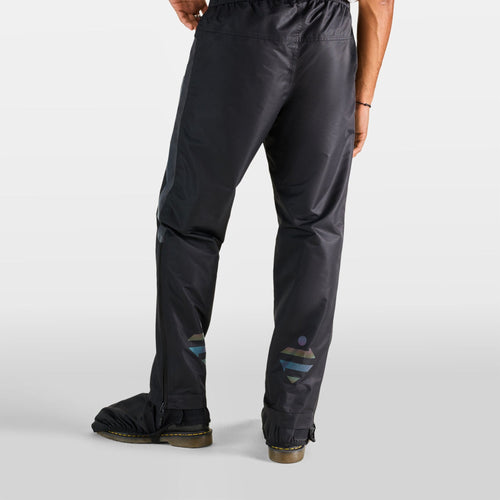 Pantalon de pluie vélo Urban Circus IYUC porté avec couvre-chaussures