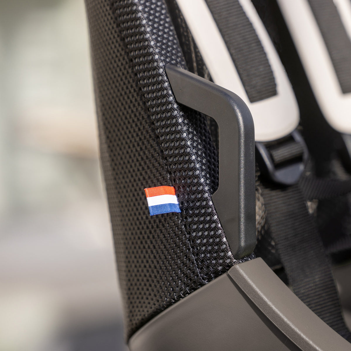 Dossier en mesh du siège vélo enfant Qibbel Air avec drapeau néerlandais