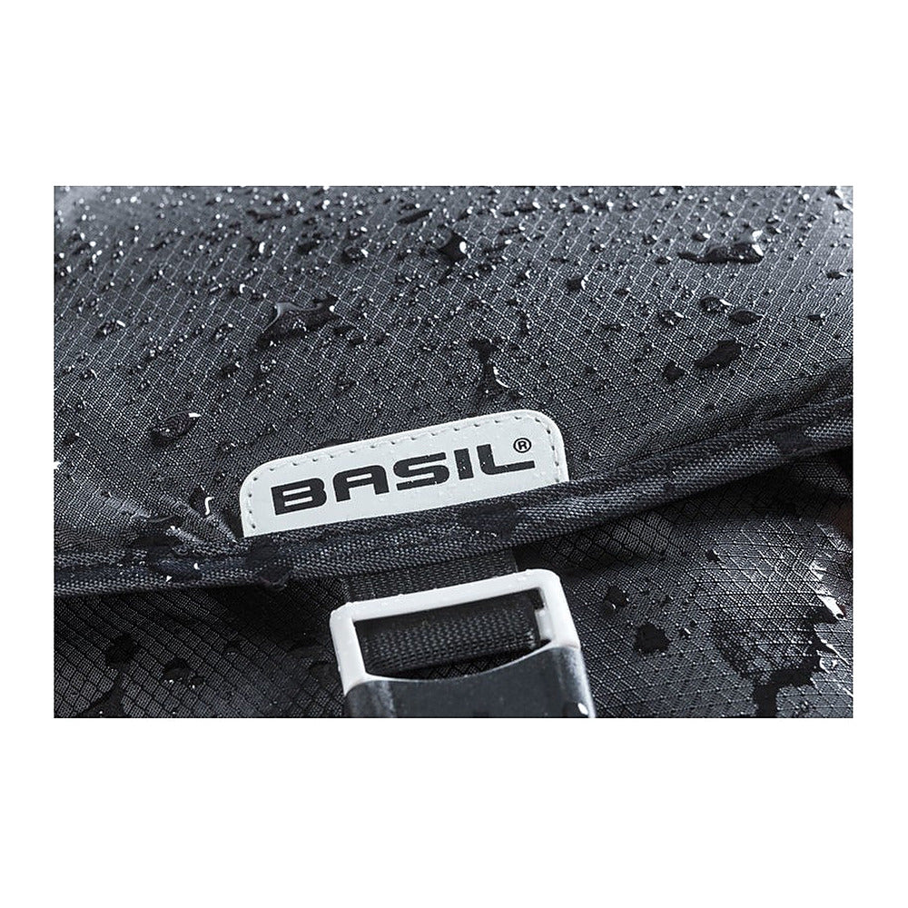 Sac à dos vélo Basil Miles Daypack Nordlicht 17 L coloris Black Lime – systeme Hook-On au dos