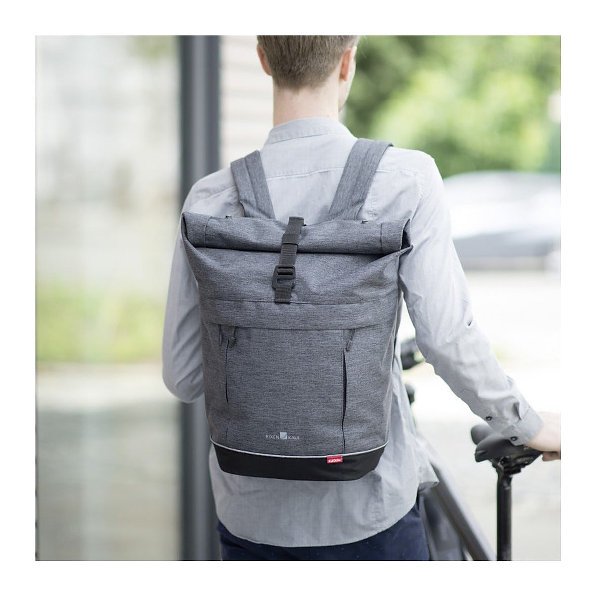 Sac à dos vélo KlickFix Freepack et Matchpack – Freepack Switch 18 L, gris, Modul Rail – le sac porte sur le dos en ville