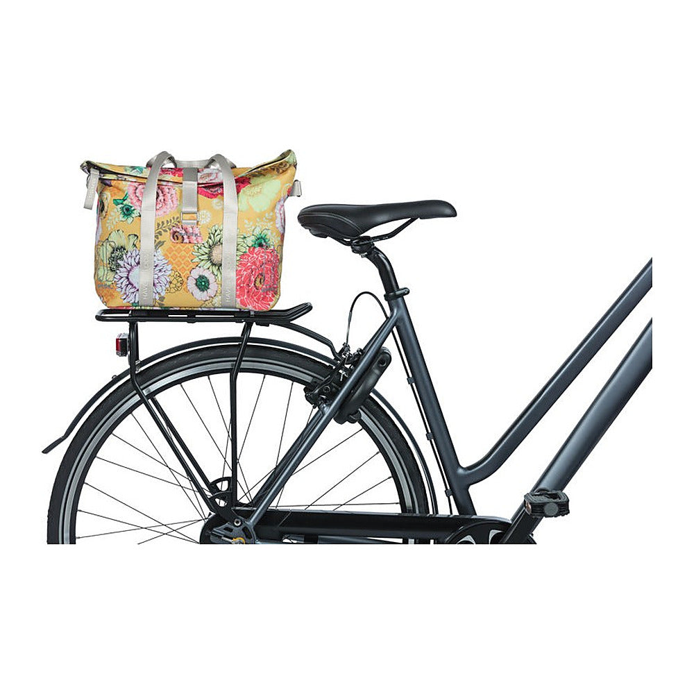 Sac à main vélo Basil Bloom Field KF 11 L coloris Honey Yellow – accroche sur le porte-bagages