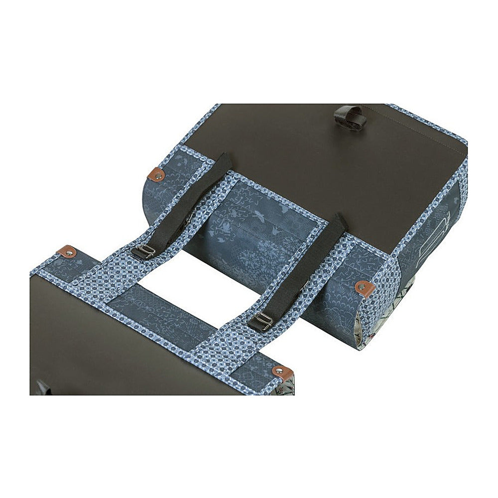 Sacoche double vélo Basil Bohème 35 L coloris Indigo – pont textile sur le porte-bagages