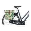 Sacoche double vélo Basil Ever-Green 32 L coloris Sable – montee sur un velo de ville