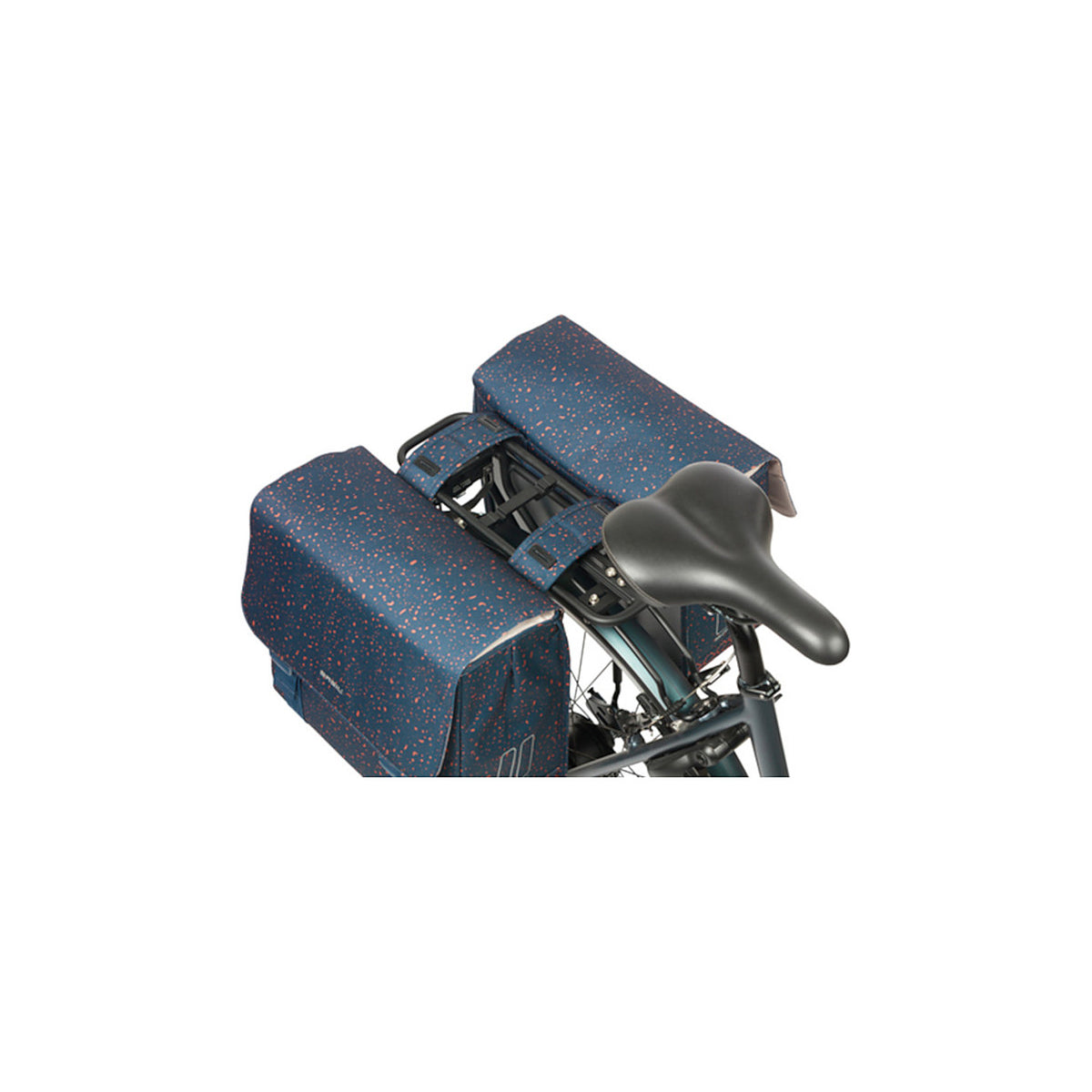 Sacoche double Basil Flair montee sur un velo