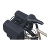 Sacoche double vélo Basil Go MIK 32 L coloris Noir – montage sur le porte-bagages