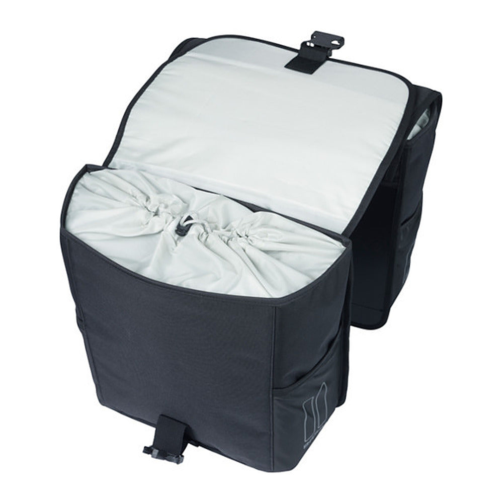 Sacoche double vélo Basil Go MIK 32 L coloris Noir – compartiment principal ouvert
