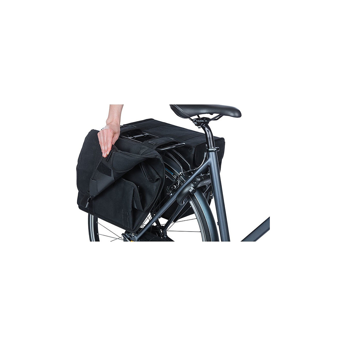 Sacoche Basil Kavan Eco Classic 46 L montee sur un velo
