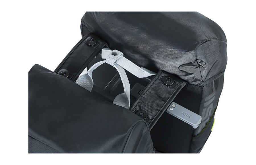 Fixation MIK de la sacoche double sur le porte-bagages