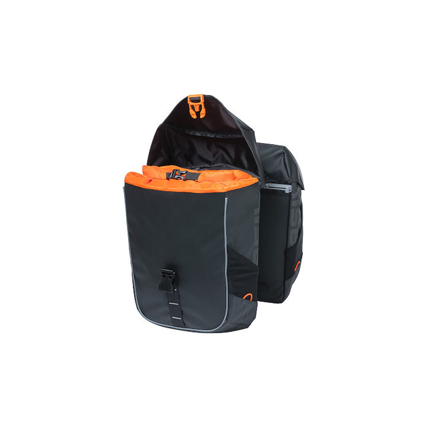 Sacoche double Basil Miles Tarpaulin MIK montee sur un velo