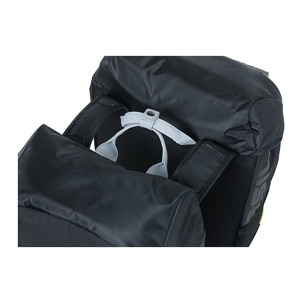 Sacoche double vélo Basil Miles Universal Bridge 34 L coloris Black Lime – pont textile et boucles de reglage