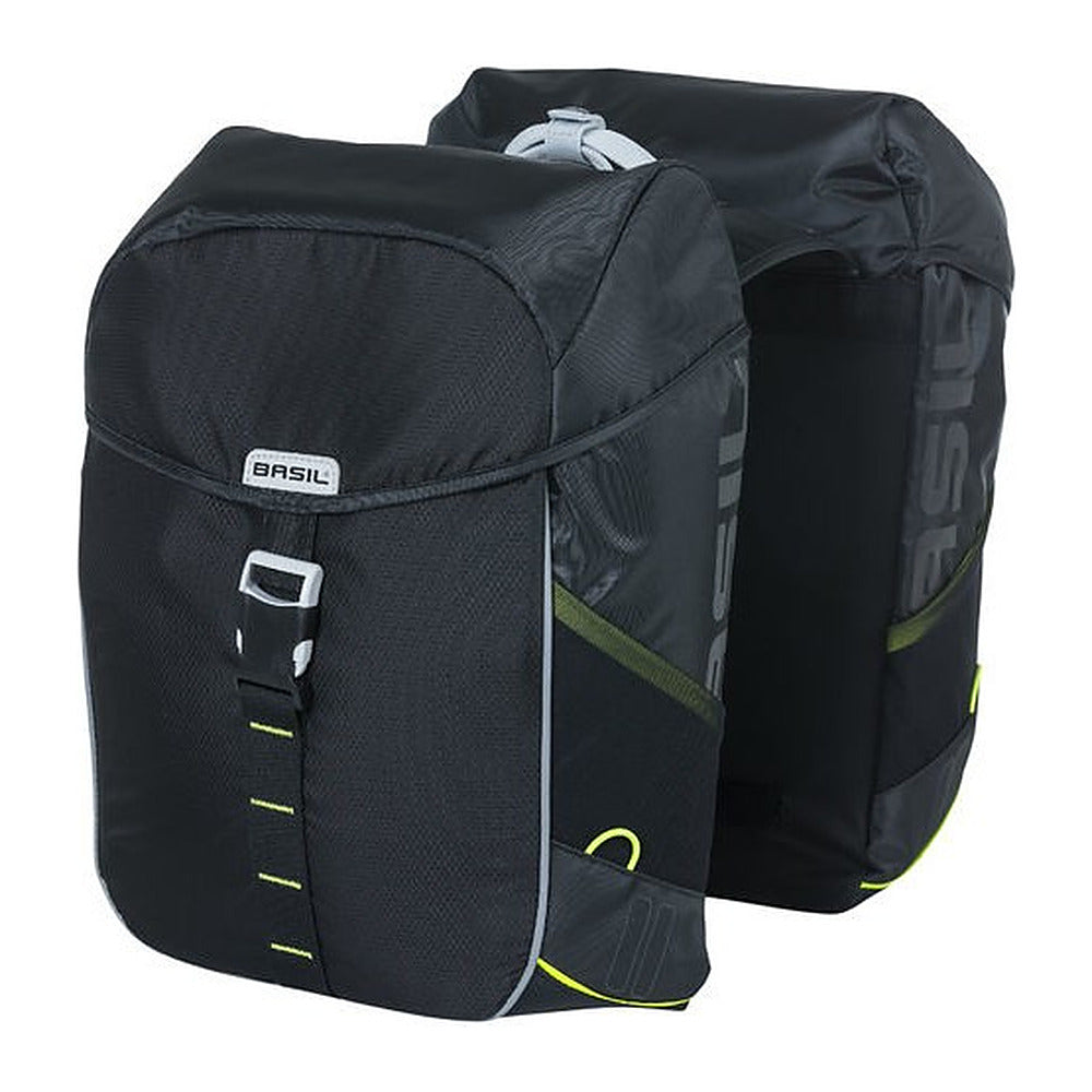Sacoche double vélo Basil Miles Universal Bridge 34 L coloris Black Lime – la paire vue de trois quarts