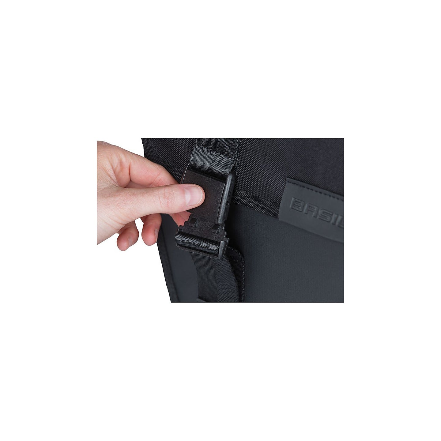 Sacoche double Basil Tour Waterproof XL montee sur un velo
