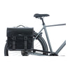 Sacoche double vélo Basil Urban Load MIK 48-53 L coloris Noir – montee sur un velo de ville