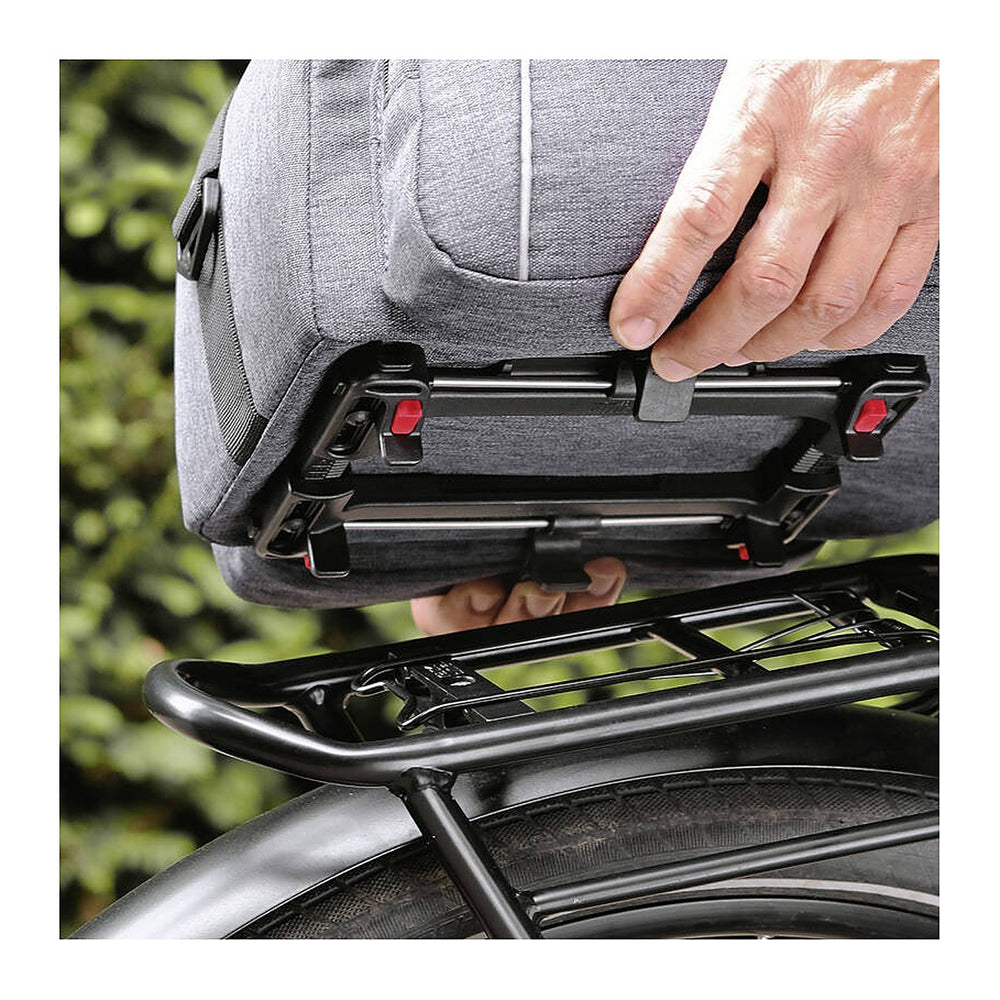 Sacoche de porte-bagages KlickFix Rackpack Light 8 L – UniKlip 2, universelle, noire – les leviers UniKlip 2 serres sur le porte-bagages