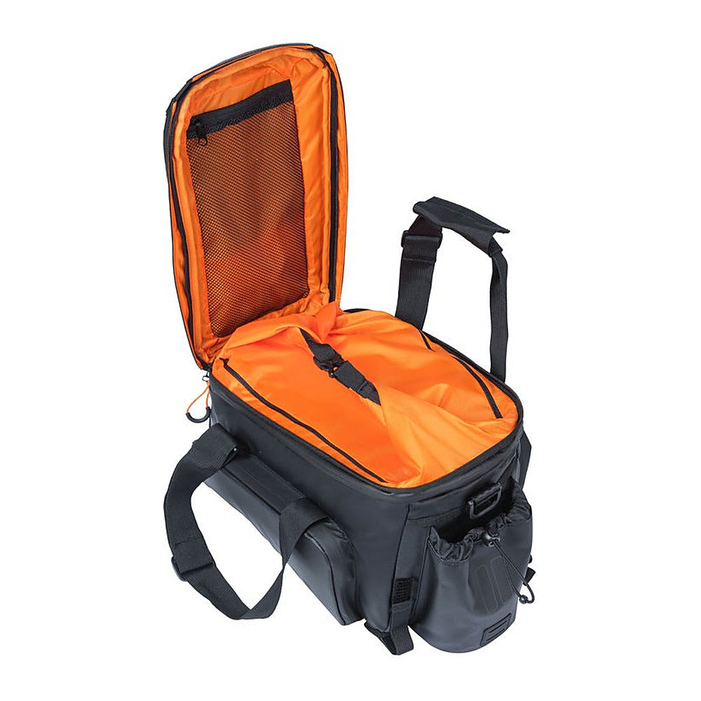 Sacoche porte-bagages vélo Basil Miles Tarpaulin XL Pro 36 L coloris Noir / Orange – volume deploye a 36 litres