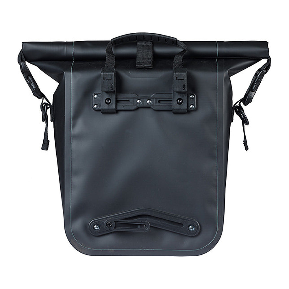 Sacoche vélo arrière Basil Rivo M MIK Hooks 15 L coloris Noir – vue de profil