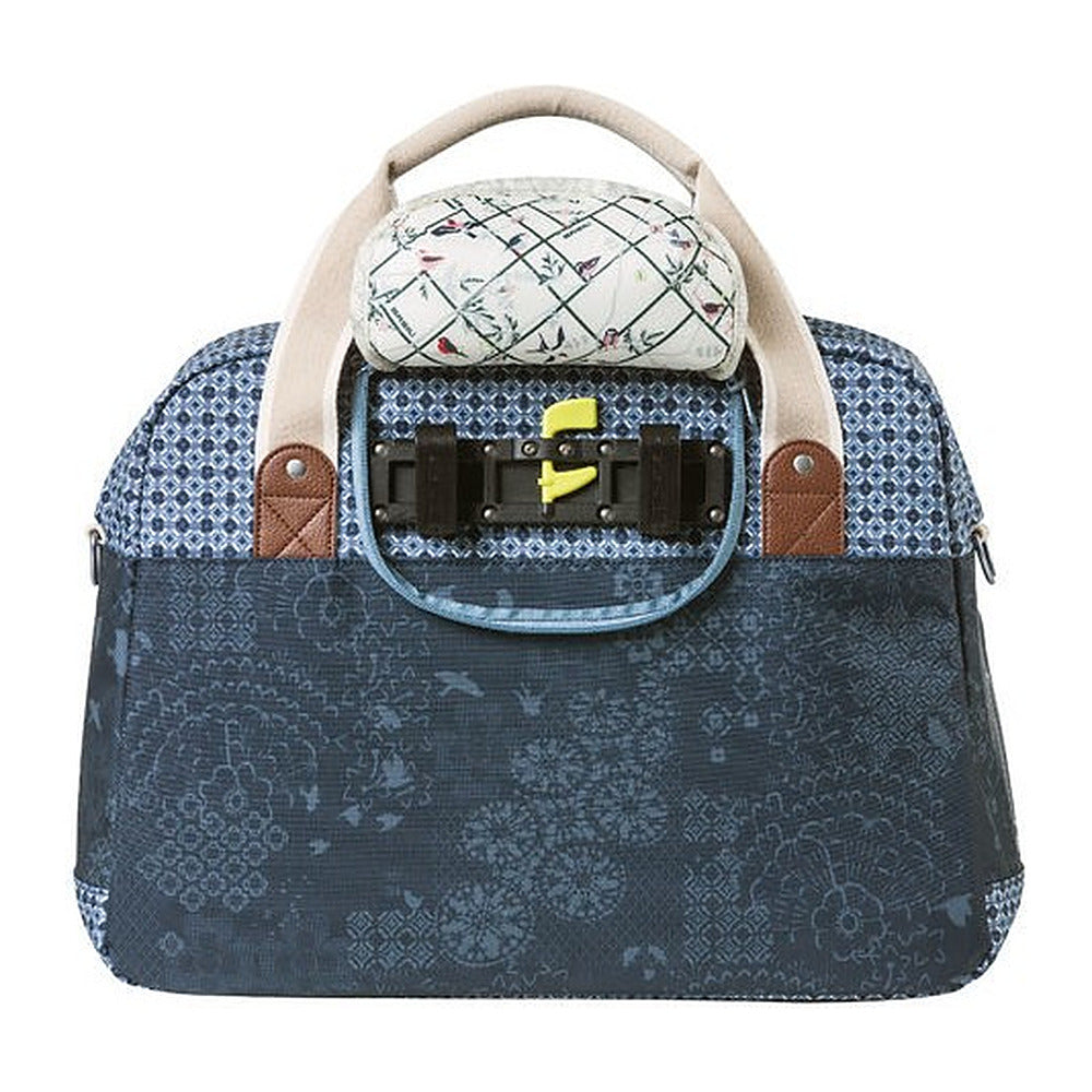 Sacoche vélo Basil Bohème Carry All 18 L coloris Indigo – vue de face, poche avant