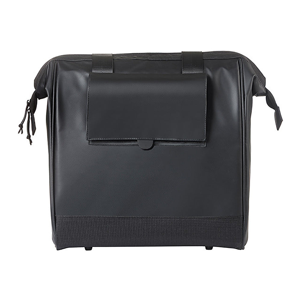 Sacoche vélo Basil Grand Shopper Tarpaulin MIK Hooks 23 L coloris Noir – vue de profil