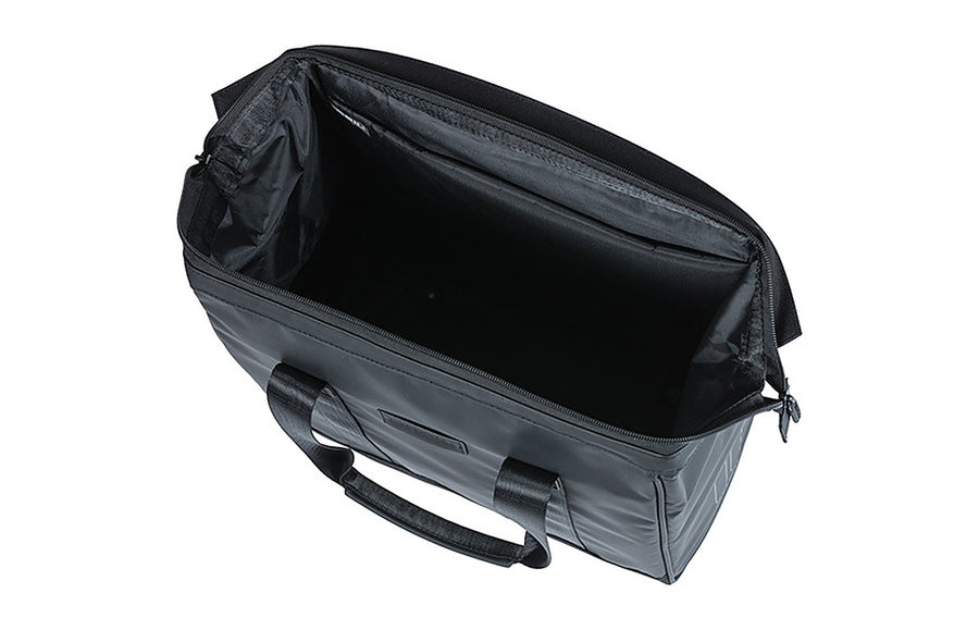 Ouverture large du Basil Grand Shopper Tarpaulin