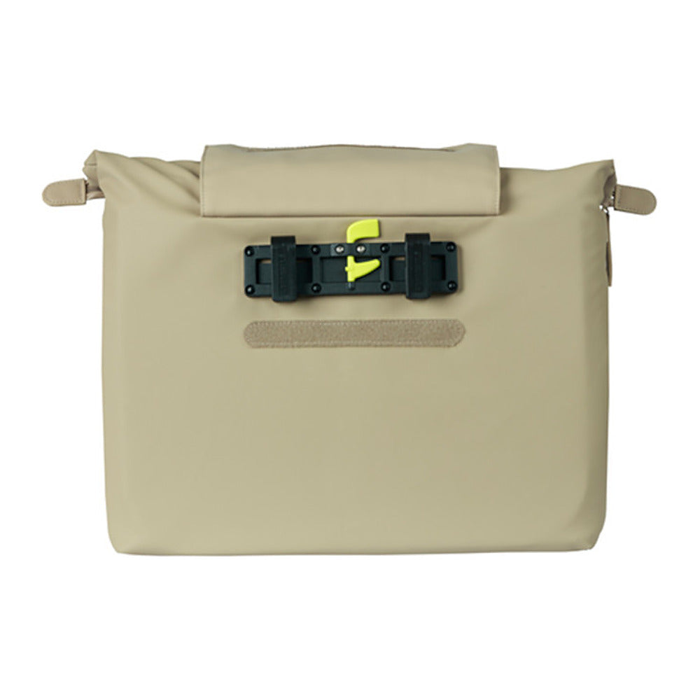 Sacoche vélo Basil Manhattan Commuter 12 L coloris Taupe – crochets Hook-On au dos