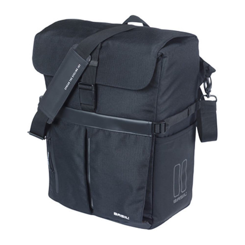 Sacoche vélo Basil Move MIK Studs 15 L coloris Noir – vue trois quarts avec bandouliere