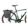Sacoche vélo Basil Navigator Storm MIK Studs 15 L coloris Noir – montee en lowrider sur un porte-bagages avant