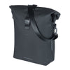 Sacoche vélo Basil SoHo Nordlicht MIK Studs 17 L coloris Noir nuit – la paire, vue trois quarts