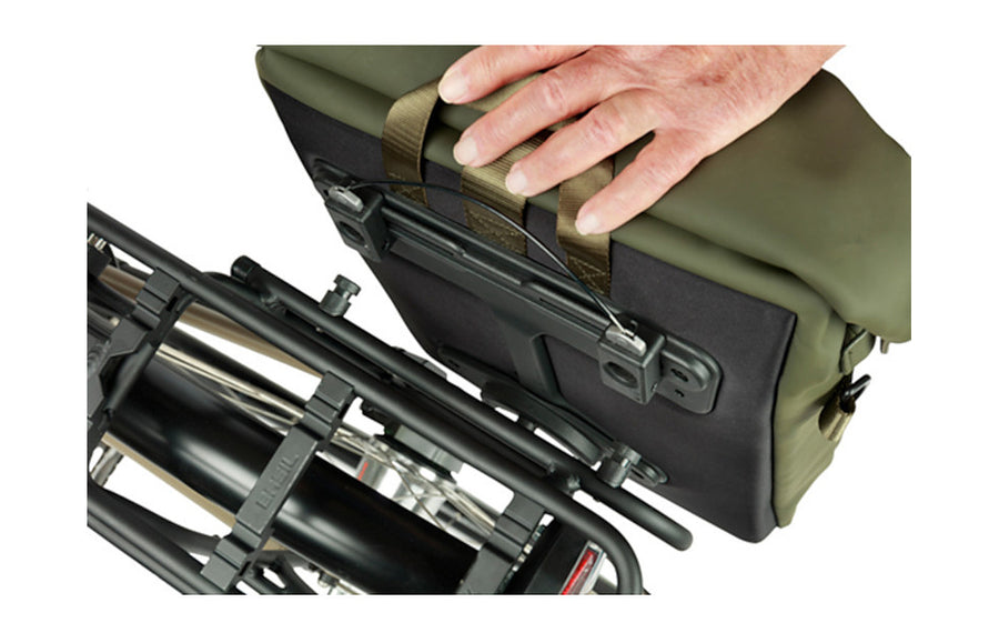 Montage du sac sur un porte-bagages MIK