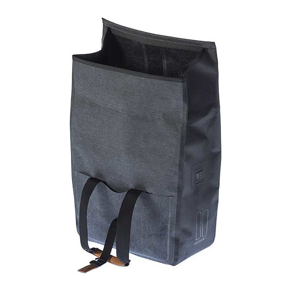 Sacoche vélo Basil Urban Dry Shopper 25 L coloris Charcoal – dos et crochets Hook-On