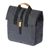 Sacoche vélo Basil Urban Dry Shopper 25 L coloris Charcoal – vue trois quarts