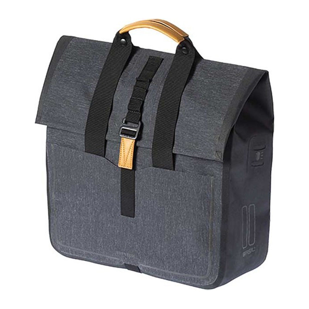 Sacoche vélo Basil Urban Dry Shopper 25 L coloris Charcoal – vue trois quarts