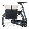 Sacoche vélo Basil Vive Shopper MIK Hooks 20 L coloris Blanc cassé / Noir – montee sur un velo de ville