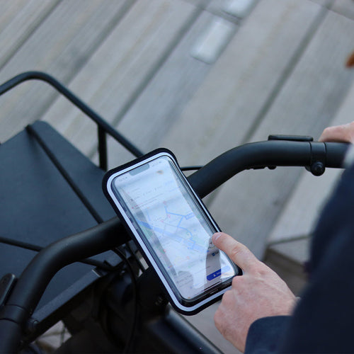 Support téléphone magnétique Shapeheart avec pochette sur le guidon d'un vélo cargo en ville