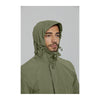 Veste de pluie vélo Basil Mosse Parka homme coloris Vert Olive - portee capuche relevee